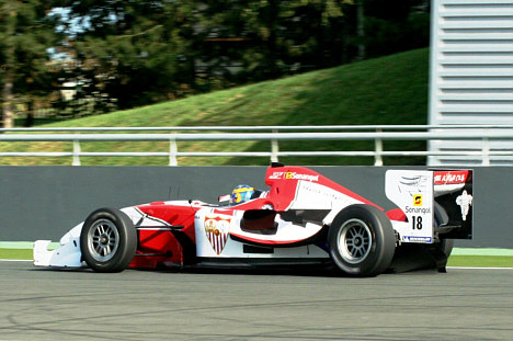 Sébastien Bourdais tester på Magny-Cours.
(Foto: Superleague Formula)